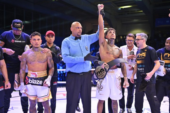 Mc Livinho venceu Dynho Alves e se tornou o dono do cinturão dos influenciadores do Fight Music Show (Foto: Mariana Lima/Fight Music Show)