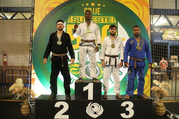 Faixa-marrom rouba a cena no Campeonato Sudeste Brasileiro de Jiu-Jitsu da CBJJE; veja como foi