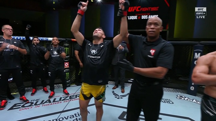 UFC Vegas 78: Vicente Luque supera Dos Anjos em duelo equilibrado; brasileiras vencem e dão show no card