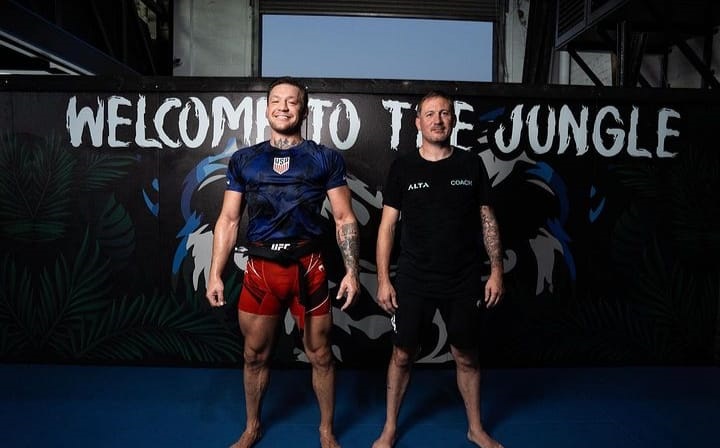 Conor McGregor é graduado à faixa-preta no Jiu-Jitsu e diz: ‘Louvado seja Deus e Hélio Gracie’