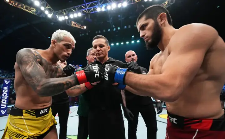 Charles do Bronx e Islam Makhachev vão fazer revanche pelo cinturão peso-leve no card do UFC 294, dia 21 de outubro (Foto: Divulgação/UFC)