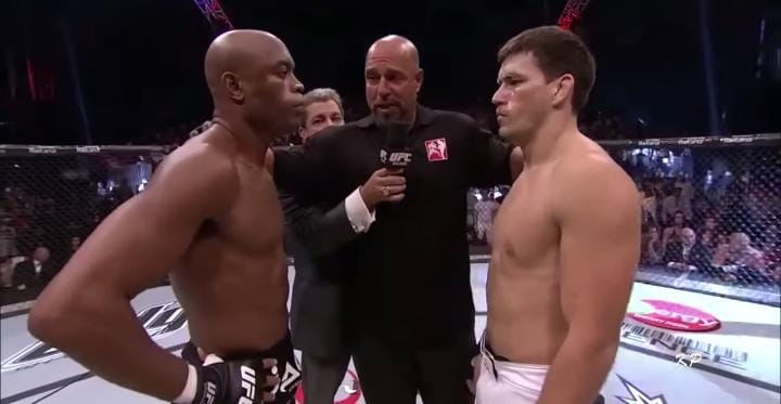 Anderson Silva e Demian Maia se enfrentaram em 2010, no UFC 112, pelo cinturão dos médios, em duelo que terminou com vitória do Spider na decisão unânime (Foto: Reprodução)