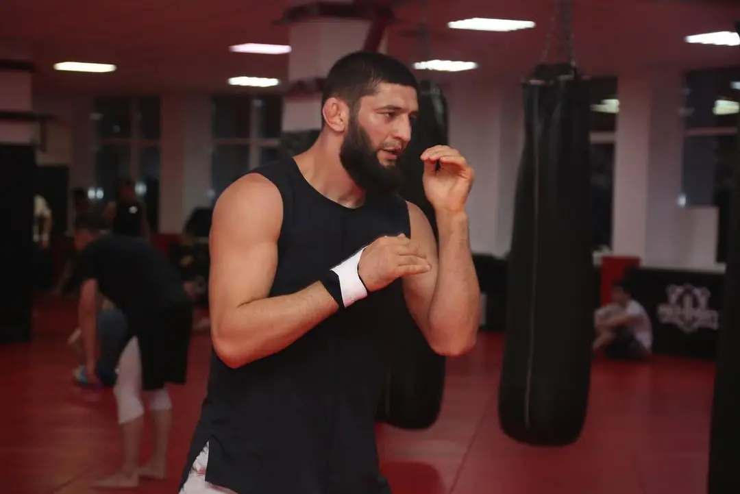 Vai voltar? Chimaev faz pedido especial para Dana White em possível retorno ao UFC