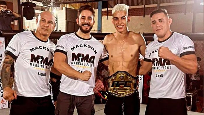 Promessa do MMA brasileiro, Mackson Lee voltou com vitória e título (Foto divulgação)