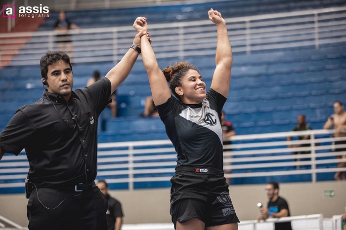 Prata no Mundial de Jiu-Jitsu 2023, Thalyta Silva analisa retomada na  Fratres e evolução na faixa-preta - TATAME