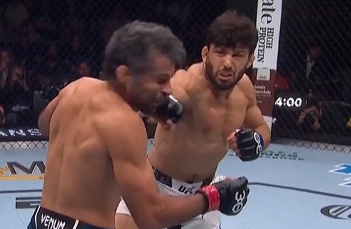 Vídeo: Tsarukyan brutaliza Dariush com ‘nocautaço’ no UFC Austin e pede luta pelo cinturão; assista
