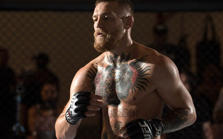 Treinador brasileiro exalta McGregor e destaca: ‘Melhorou o jogo do Anderson Silva’