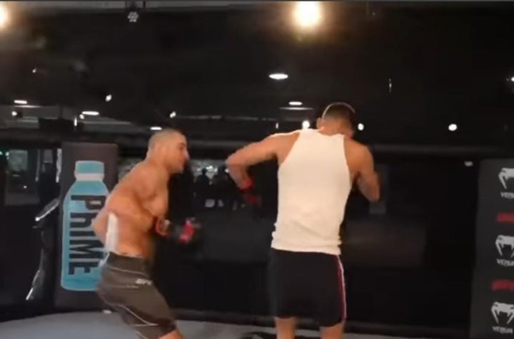 Lutador vs youtuber? Strickland ‘espanca’ streamer durante treino UFC PI; assista