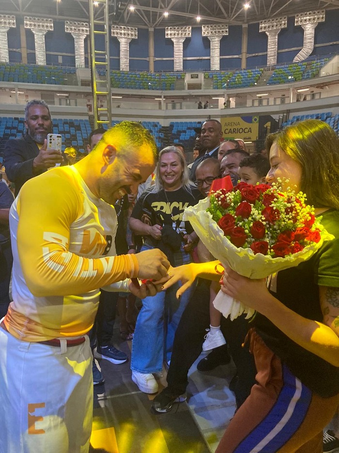 Pedido de casamento do campeão Erick Maia surpreendeu a todos (Foto divulgação)