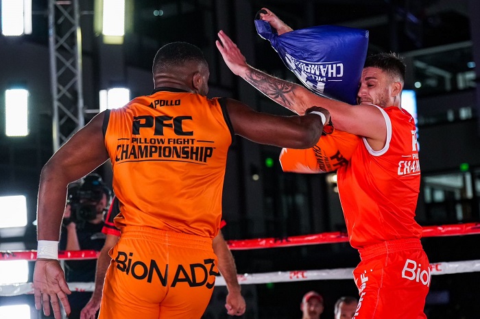 Pillow Fight Championship (luta de travesseiros) volta ao Brasil no 10º Arnold South America