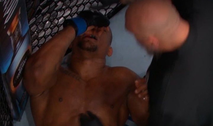 Jailton Malhadinho foi nocauteado por Curtis Blaydes no card preliminar do UFC 299 (Foto: Reprodução/UFC)