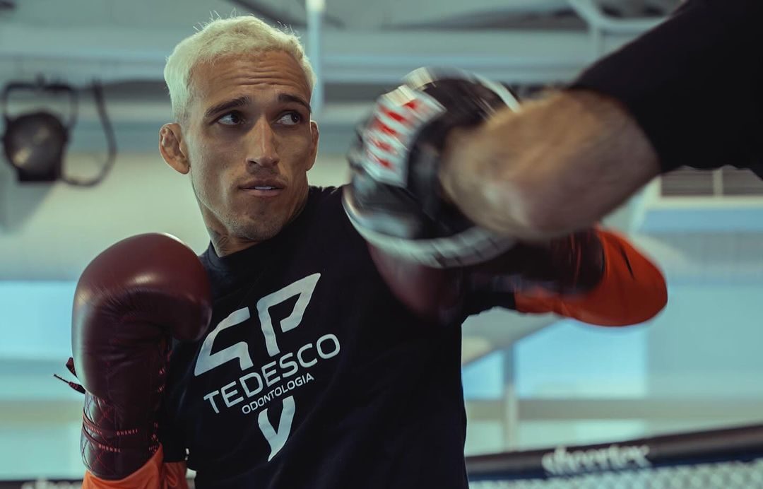 Charles do Bronx dá ‘sinal verde’ para ter Jean Silva como reforço em preparação contra Topuria