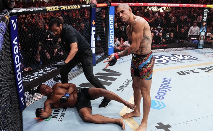 UFC 300: com golpes brutais, Alex Poatan ‘apaga’ Hill de forma espetacular; veja como foi