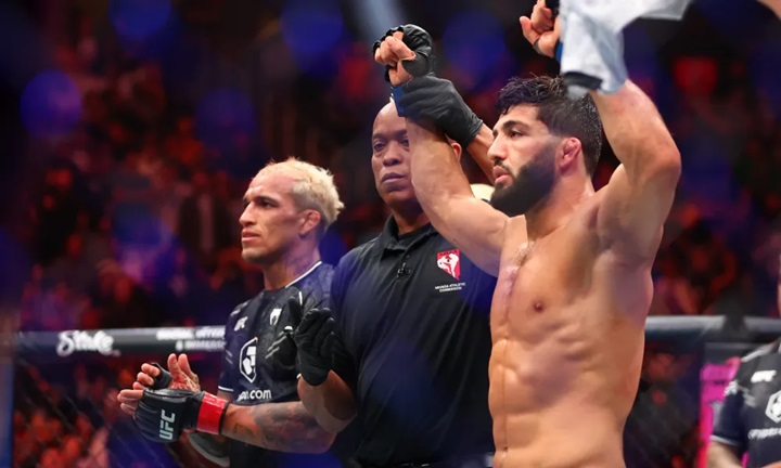 Tsarukyan se rende a Charles do Bronx depois de vitória no UFC 300 e faz revelação; veja