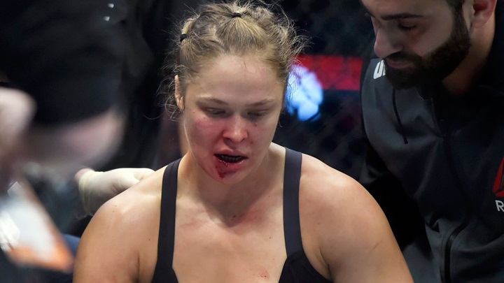 Ronda ‘choca’ ao revelar que até jabs causaram sintomas de concussão em sua trajetória no UFC