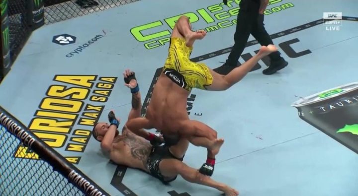 Rival de Michel Pereira no UFC Rio vai recorrer após ‘golpe ilegal’ em mortal: ‘Regras quebradas’
