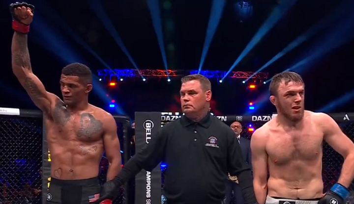 Patchy Mix derrotou Magomed Magomedov e manteve o cinturão peso-galo do Bellator (Foto: Reprodução)