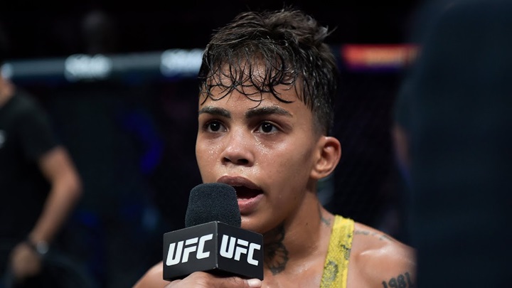 Vencedora no UFC Rio, brasileira cita origem em favela: ‘Meu trabalho vai me levar ao cinturão’