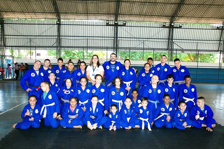 Situado em Itaguaí, projeto de Jiu-Jitsu inclusivo recebe novos quimonos e tatame; confira