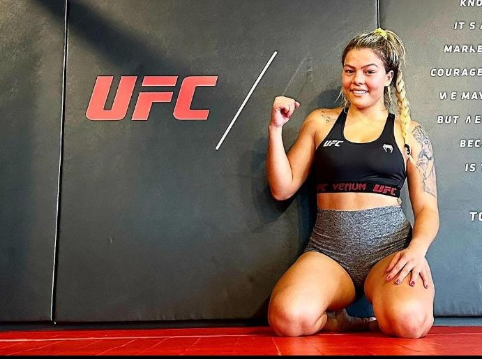 Em alta no UFC, Luana Santos diz estar 'vivendo sonho' e revela quem é seu próximo 'alvo'; saiba 1 Invicta no Ultimate após duas lutas, Luana Santos volta ao octógono no próximo sábado (13), no UFC Denver (Foto: Reprodução/Instagram)