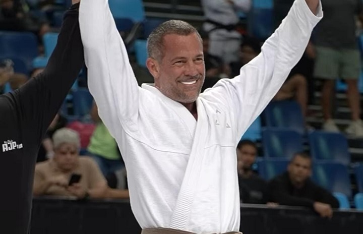 Após 29 anos, Malvino Salvador volta às competições de Jiu-Jitsu e conquista o título