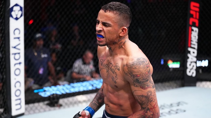 Em alta no UFC, Carlos Prates comenta sobre lutar contra brasileiros e cita Durinho: ‘Ia ser fod*’