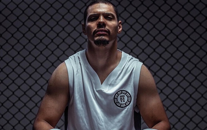 Pelas redes sociais, Quemuel Ottoni confirmou que sofreu um crise de ansiedade antes de deixar luta no Contender Series (Foto: Reprodução/Instagram)