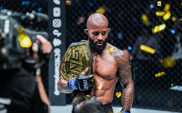 Aos 38 anos, Demetrious Johnson anuncia aposentadoria do MMA: ‘Foi uma longa jornada’