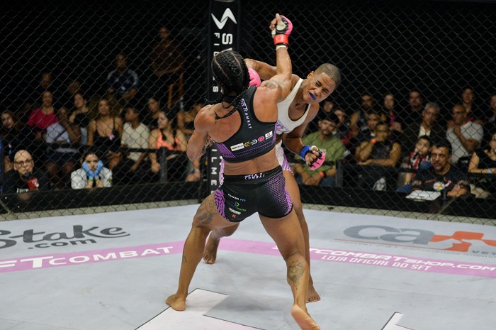 Tatiana aplicou um nocautaço para faturar título peso-galo de MMA (Foto Myriam Albertuni)