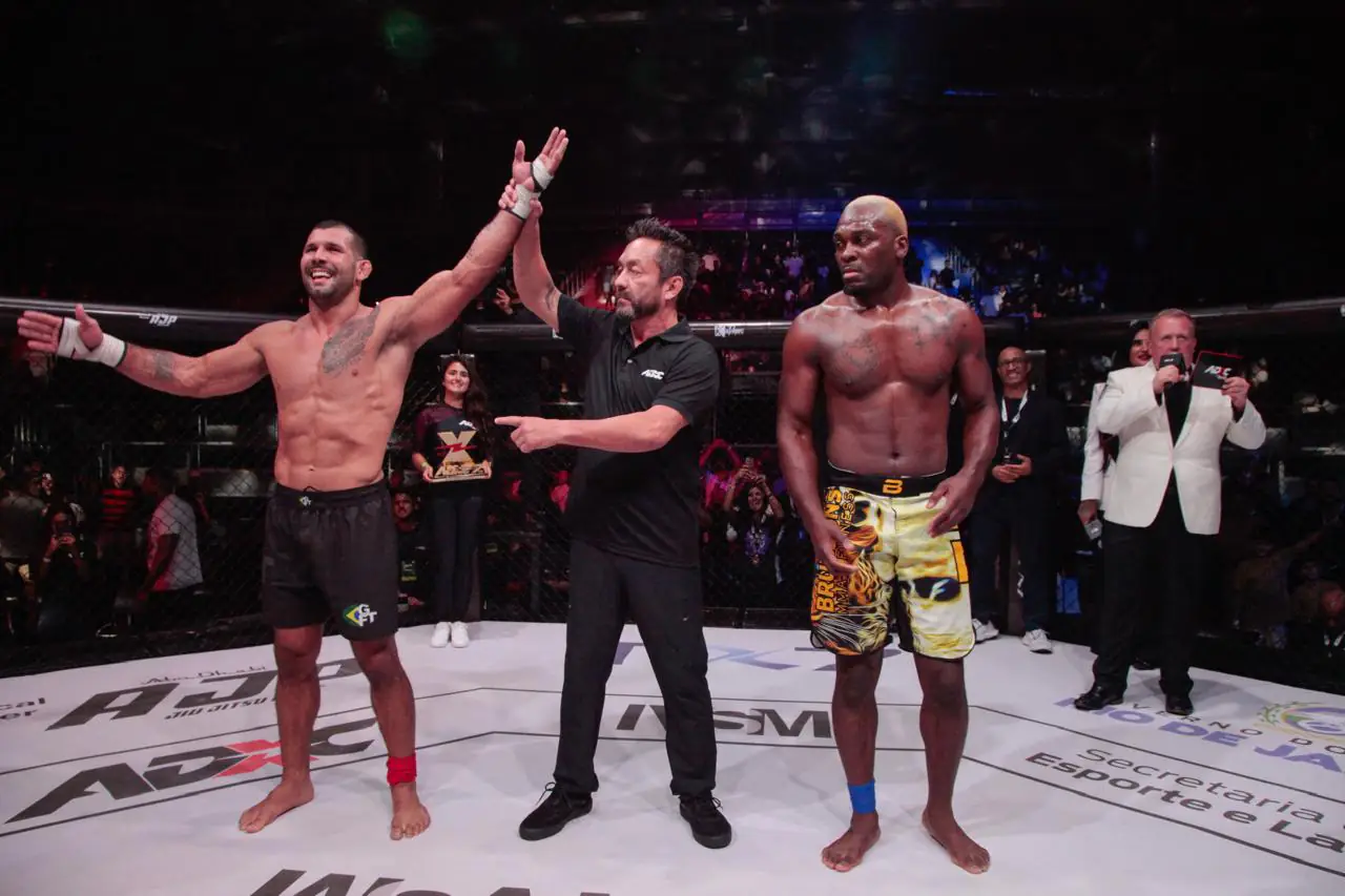 Diante da torcida carioca no ADXC 7, Rodolfo Vieira brilha e finaliza Derek Brunson; resultados