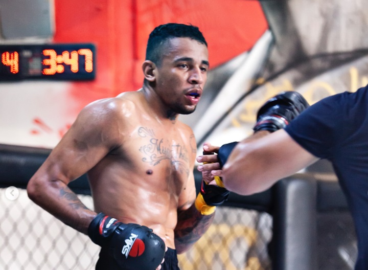 Carlos Prates analisa duelo contra Geoff Neal e cita projeto no UFC: ‘Um passo de cada vez’