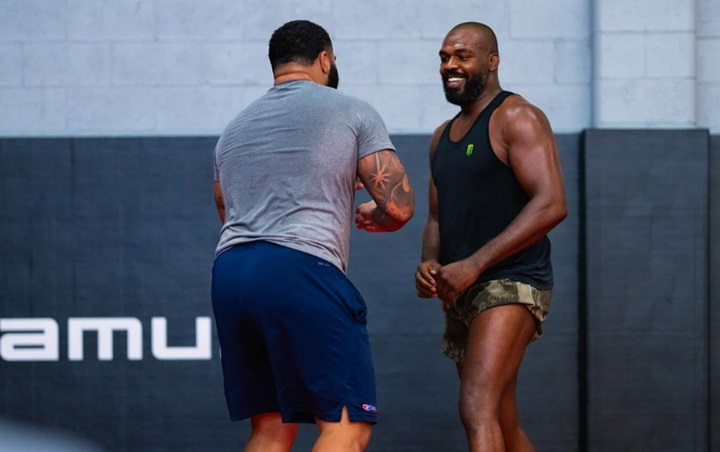 Jon Jones cita o que ‘perdeu’ em seu jogo com a ida aos pesados, mas afirma: ‘Me sinto bem’