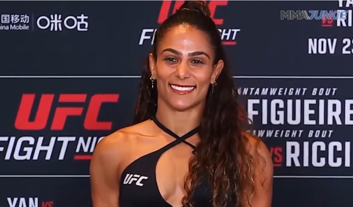 Tabatha Ricci bateu normalmente o peso para sua luta contra Yan Xiaonan (Foto: Reprodução/YouTube/MMA Junkie)