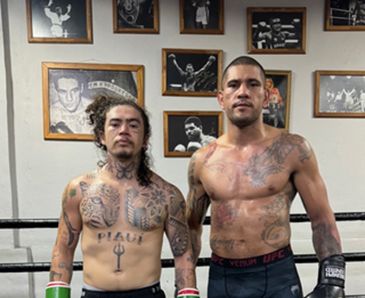 Prestes a fazer mais uma luta no Boxe, Whindersson Nunes chegou a treinar com Alex Poatan (Foto: Reprodução/Instagram)