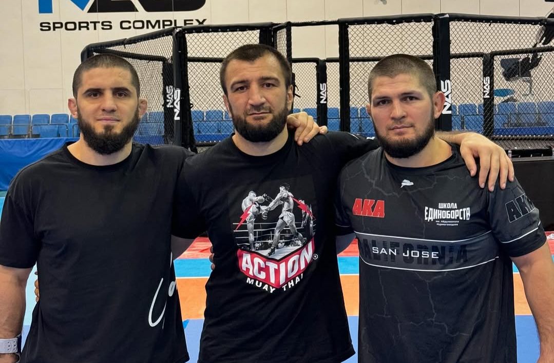 Khabib revela curiosidade em derrota de primo e destaca ataque de fúria: ‘Nós quebramos’