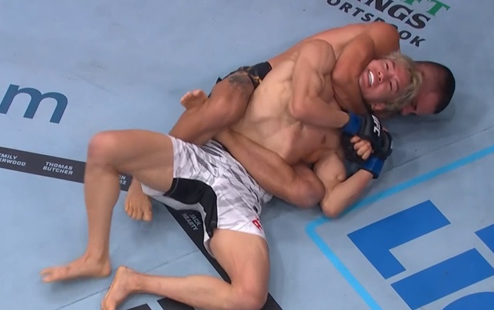 UFC 310: Alexandre Pantoja ‘apaga’ japonês com bela finalização e mantém cinturão; assista