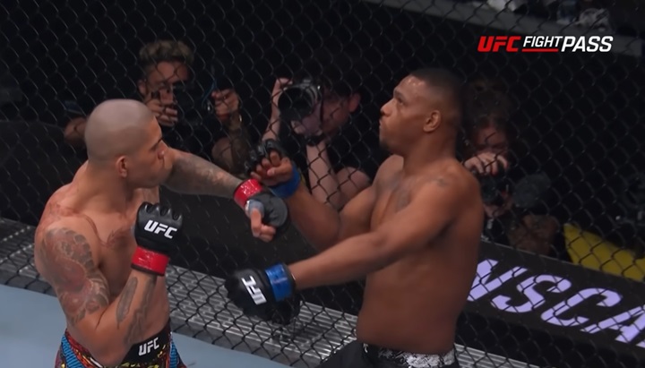 Jamahall Hill volta a reclamar de nocaute sofrido para Poatan no UFC 300: ‘Ajuda do árbitro’