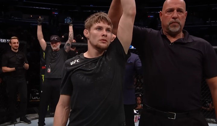 Lutador peso-pena do UFC, Bryce Mitchell se pronunciou após causar revolta de fãs e de Dana White por comentários a favor de Hitler (Foto: Reprodução/YouTube/UFC)