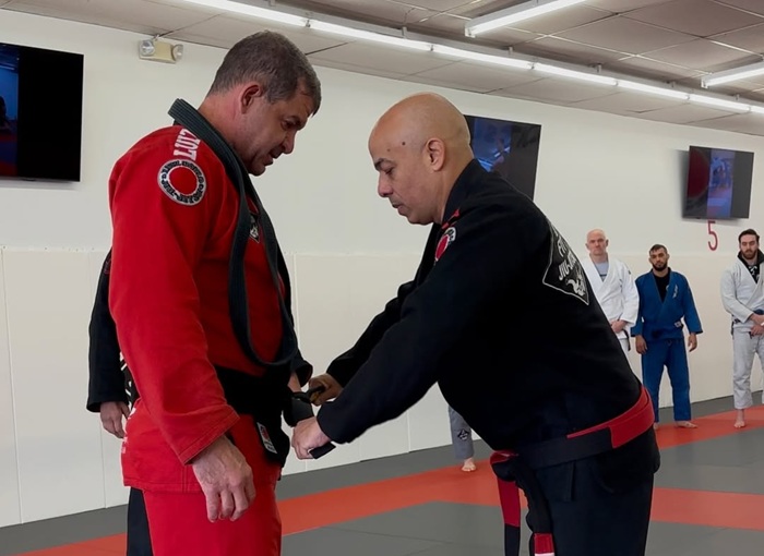 Com 48 anos dedicados ao Jiu-Jitsu, Luiz Paulo celebra faixas-preta formados: ‘Uma grande família’