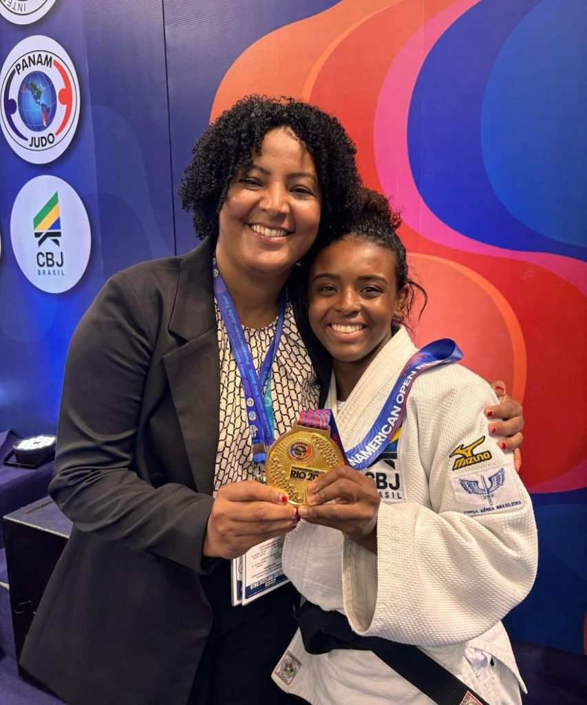Judô: atletas do Instituto Reação brilham em competições internacionais no Rio; saiba mais 1 Raquel Silva e Eduarda Francisco após torneio no último fim de semana (Foto: Divulgação)