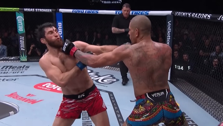 Ex-campeão duplo, Cormier sinalizou que Poatan teria dificuldades em duelos contra lutadores maiores e mais pesados no UFC (Foto: Reprodução/YouTube/UFC)