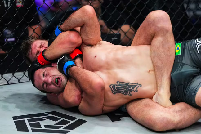 PFL: brasileiro é finalizado por ex-campeão do Bellator e dá adeus ao GP; melhores momentos