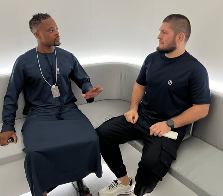 Ídolo do Manchester United, ex-jogador assina com a PFL e desafia astro do futebol; saiba mais 1 evra khabib mma