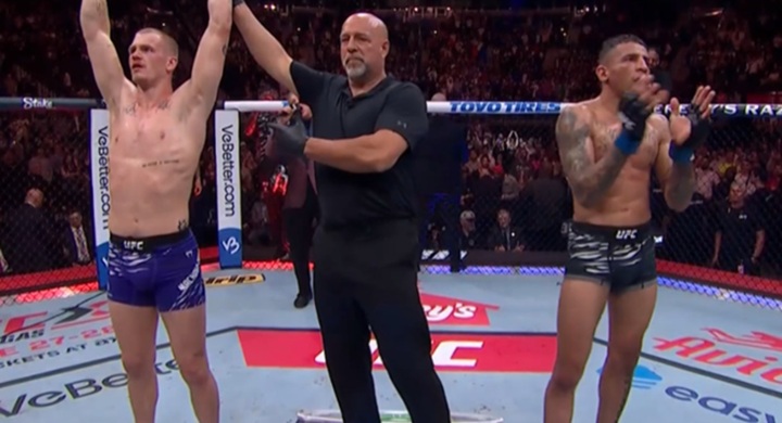 UFC Kansas City: em luta insana, Carlos Prates reage no fim, mas é derrotado por Ian Garry; veja