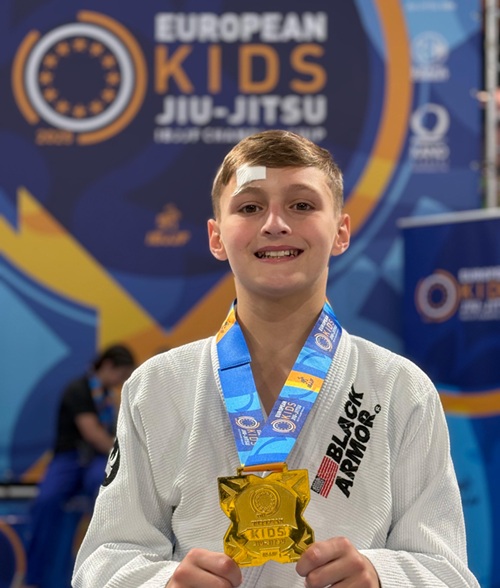 White House Jiu-Jitsu School dá show no Europeu Kids da IBJJF: 'Participação memorável' 1 Pietro consagrou-se tricampeão europeu kids (Foto reprodução)