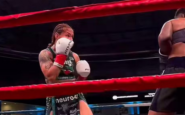 Quem para? Aos 39 anos, Cris Cyborg atropela americana no Boxe e vence por nocaute; assista