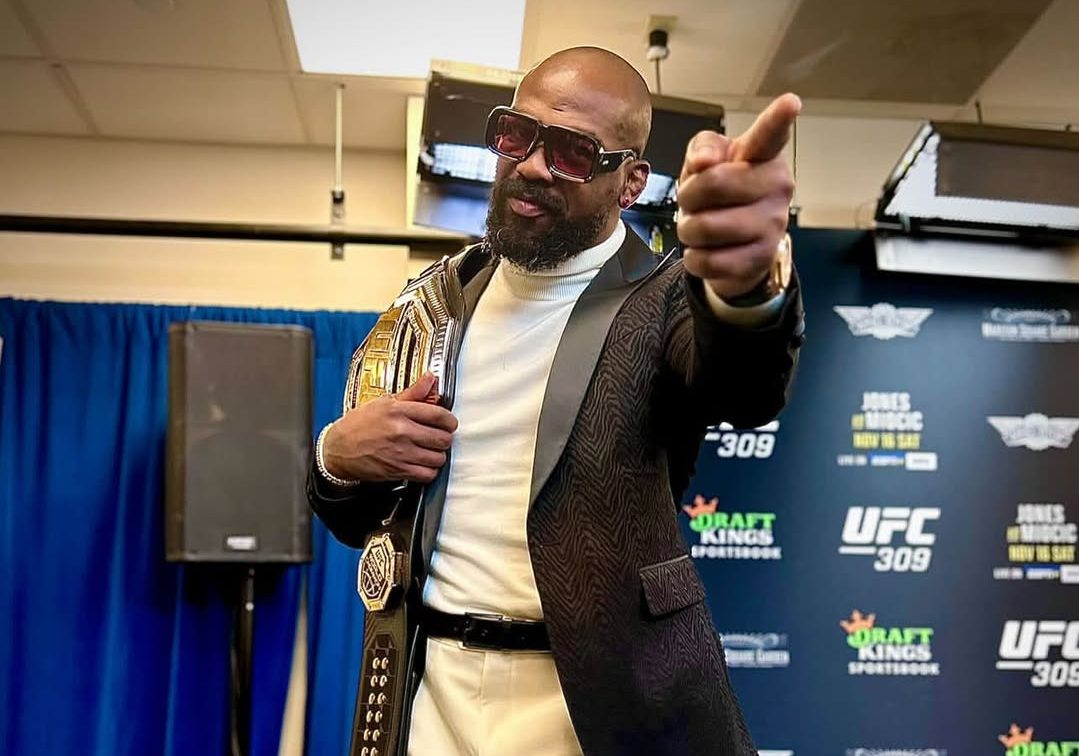 Aos 37 anos, Jon Jones anuncia aposentadoria e se emociona: ‘Vou guardar para sempre’