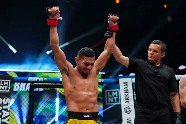 PFL: brasileiro Marcirley Alves domina oponente e se garante na final pelo prêmio de R$ 2,7 mi