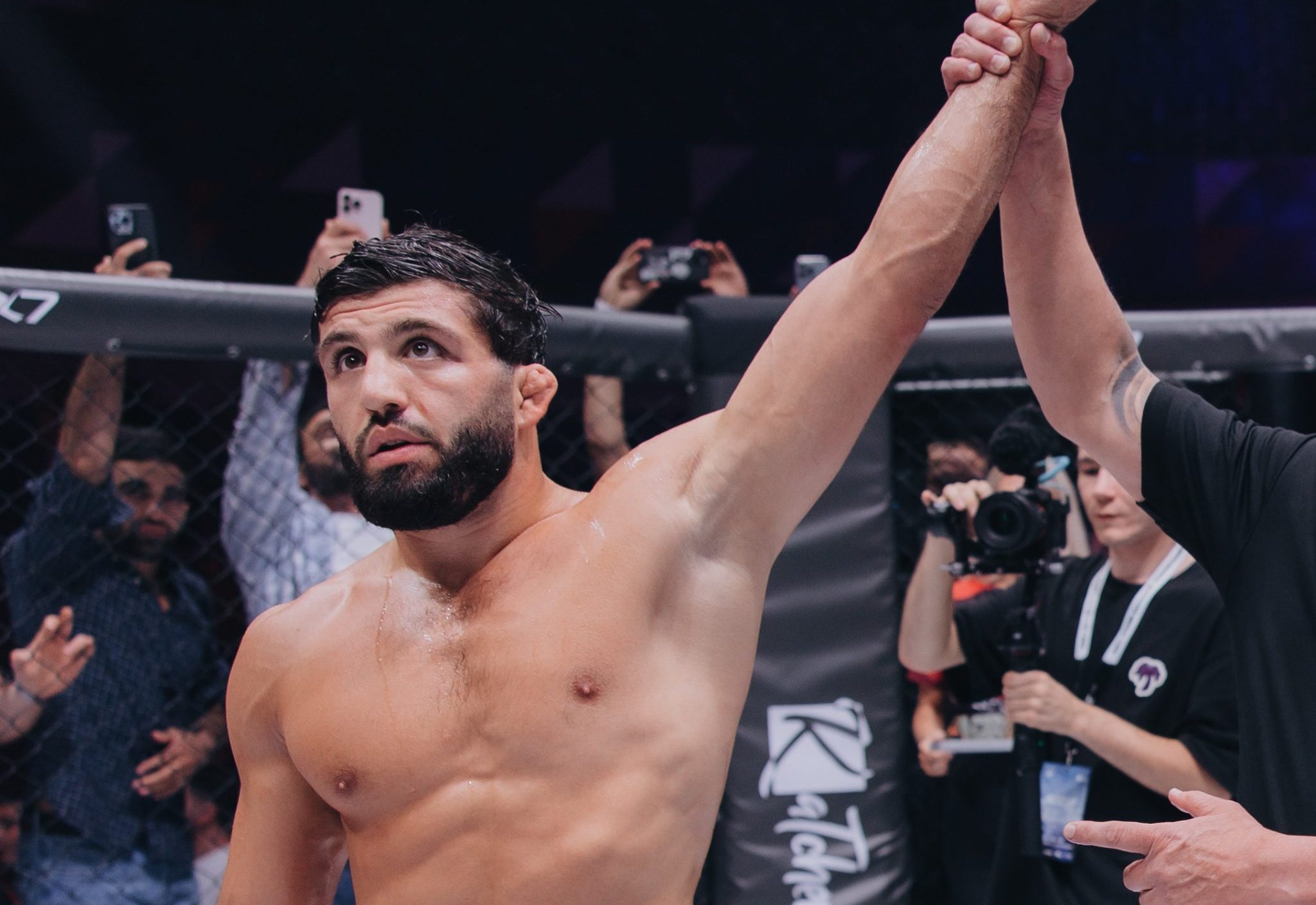 Preterido no UFC, Tsarukyan brilha no ADXC em luta de Grappling e finaliza Patricky Pitbull