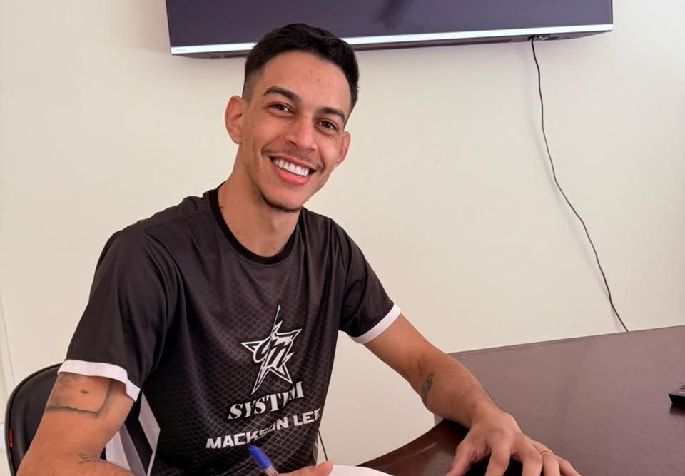 Rumo ao UFC! Promessa brasileira assina para lutar o Contender Series 2025: ‘Muito agressivo’